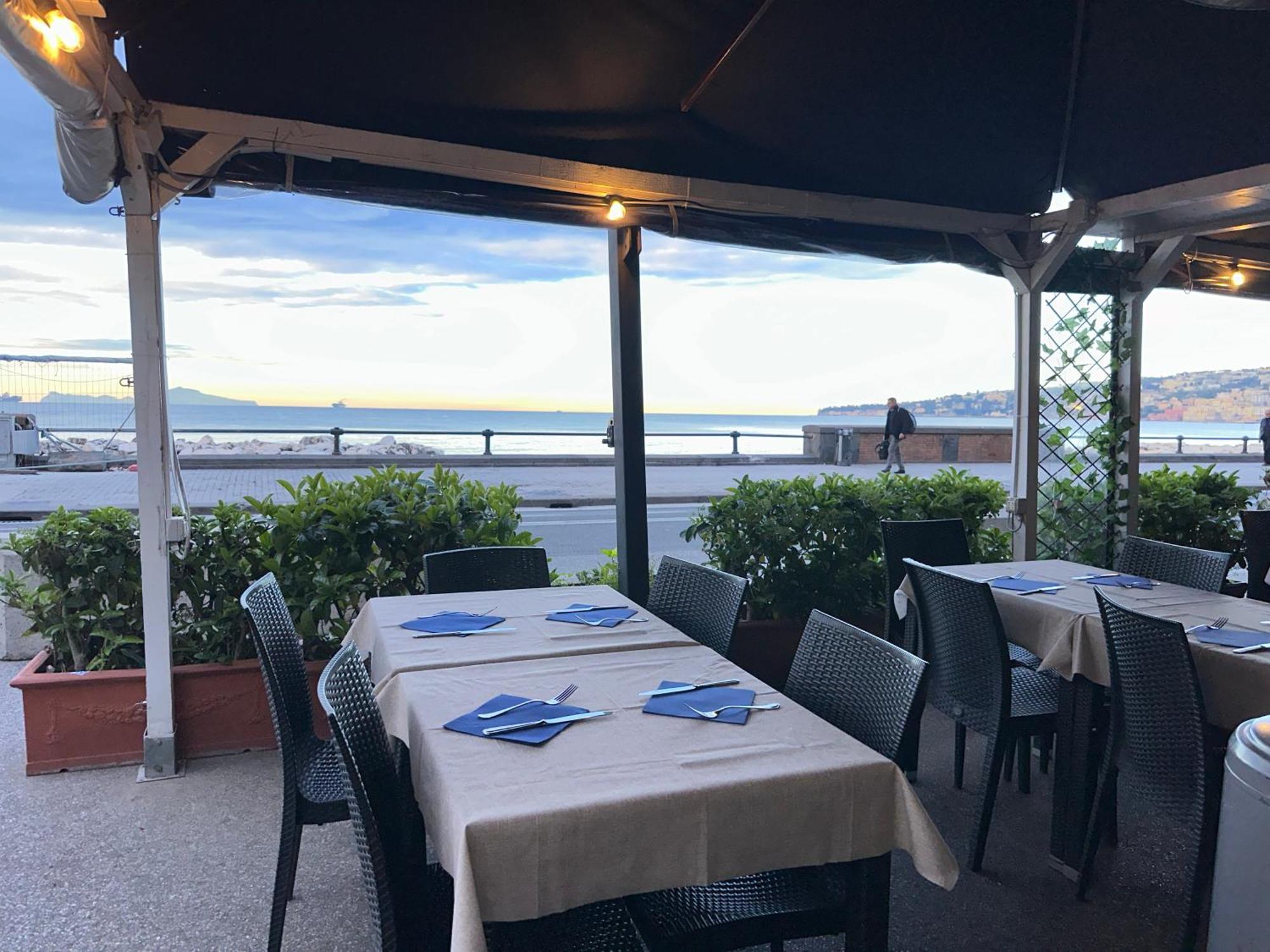Relais Piazza Vittoria Panzió Nápoly Kültér fotó